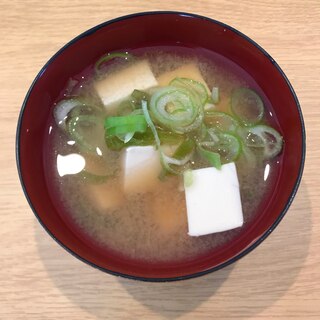 豆腐と長ネギの味噌汁